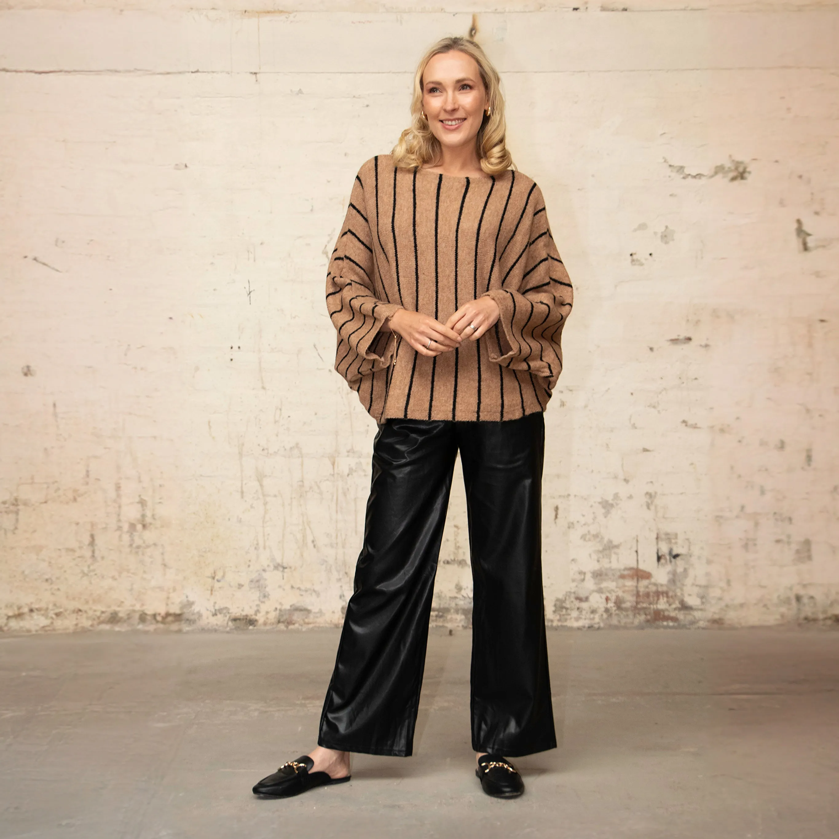 Blythe Batwing Jumper - Beige/Black, Striped