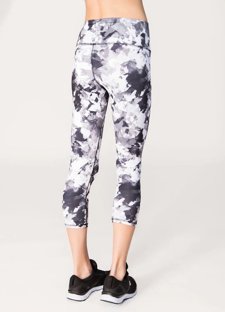 Lumen Paper Flower Print Capri Leggings