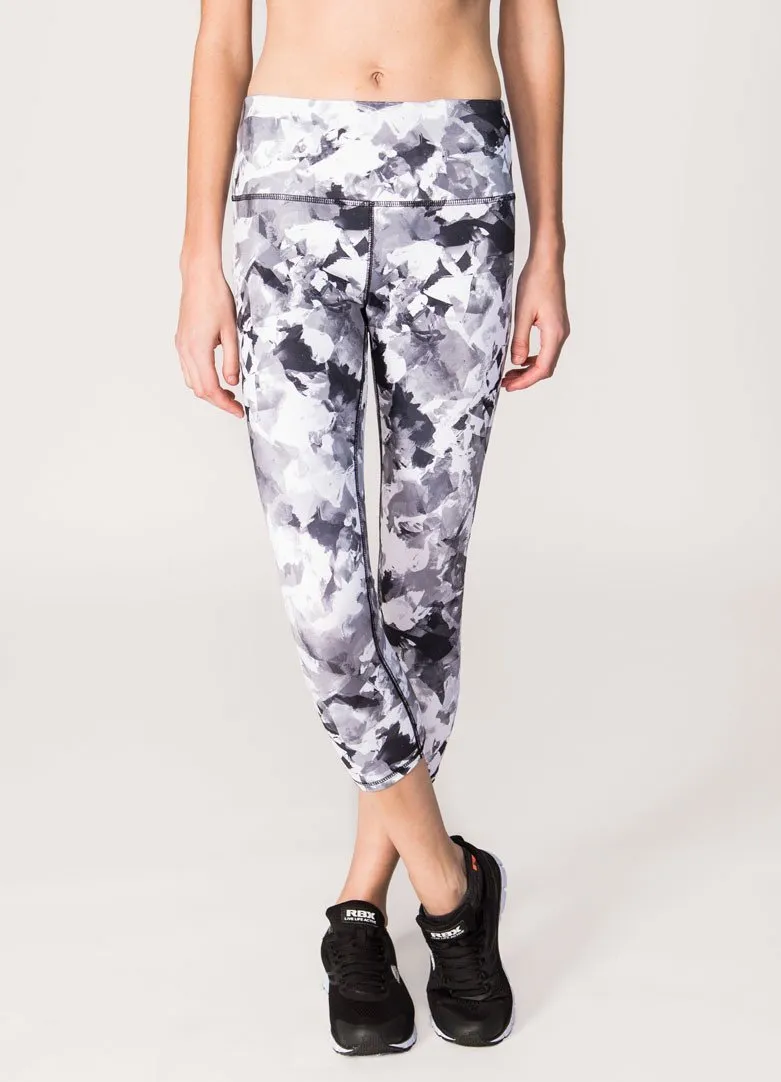 Lumen Paper Flower Print Capri Leggings