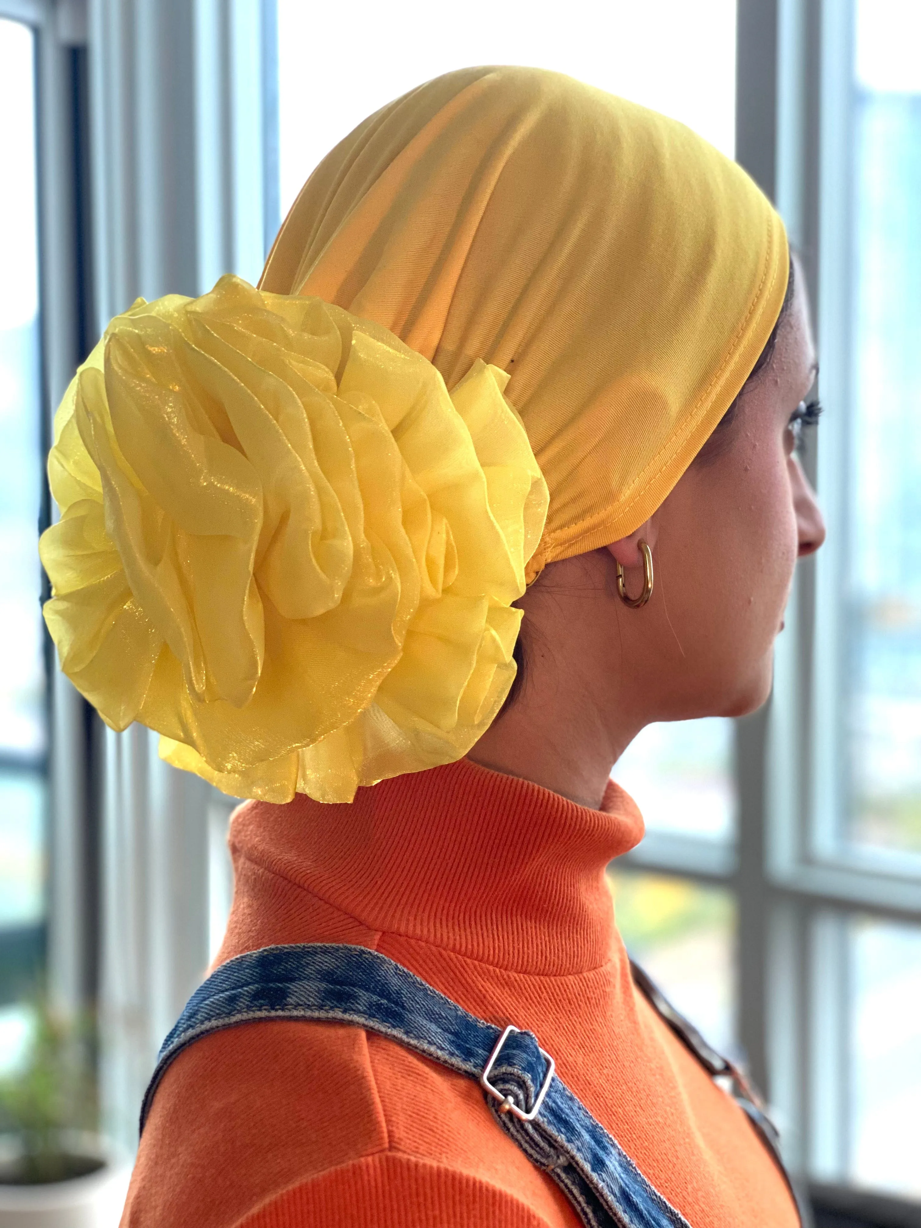 Scrunchie Cap - Yellow (small flower volume in the back)
